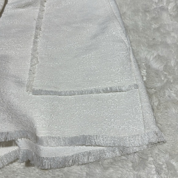 Ann Taylor | size 6 | white dress shorts - Picture 3 of 8